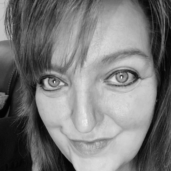 Meet your Posher, Nadine - Picture 1 of 1